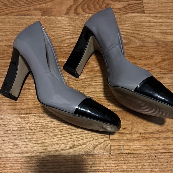 Jessica Women's Grey and Black Pumps - Picture 2 of 3
